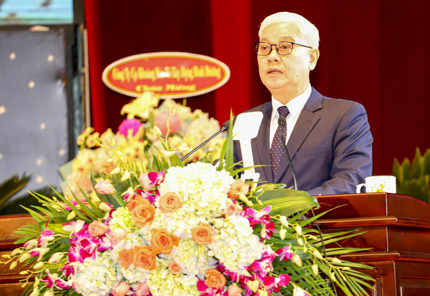 Đồng chí Nguyễn Văn Lợi đọc diễn văn tại buổi họp mặt (Ảnh: Quốc Chiến).